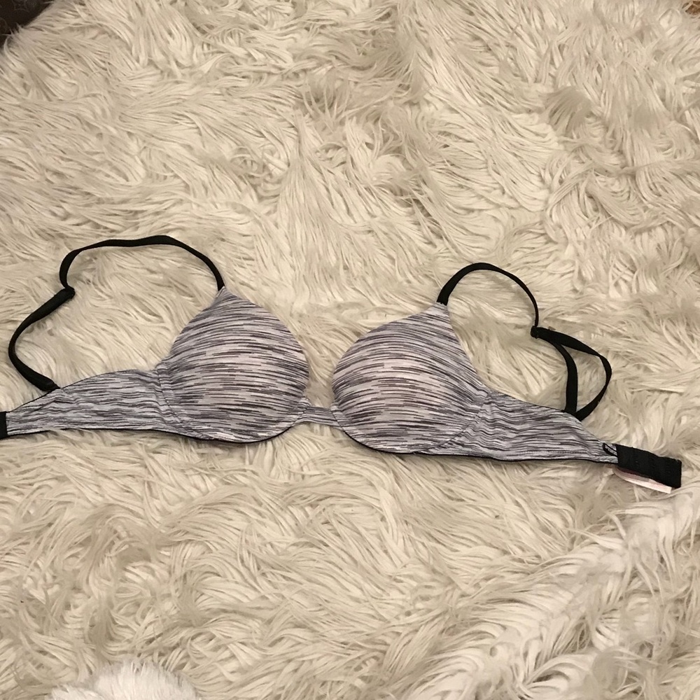 Lightly lined 32B bra